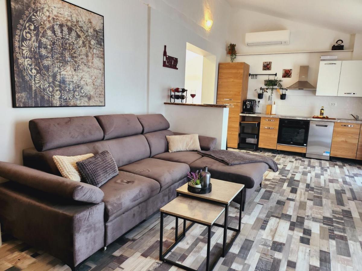 Villa Kuca Za Odmor Capella à Stuti Extérieur photo